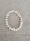 Pulsera de Perlas de Agua Dulce – Elegancia Natural y Atemporal