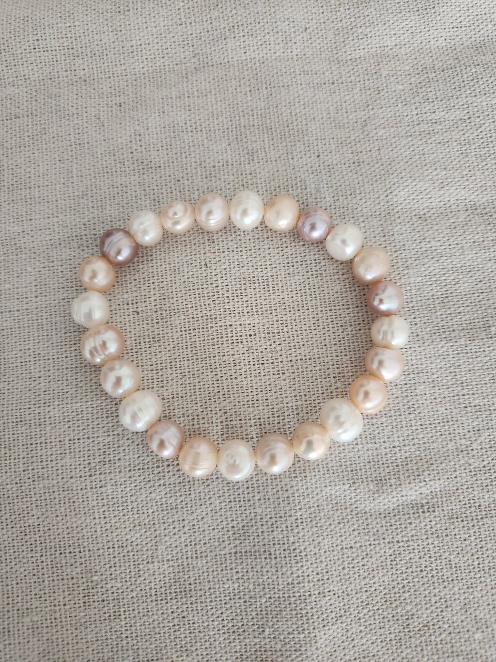 Pulsera de Perlas de Agua Dulce – Elegancia Natural y Atemporal