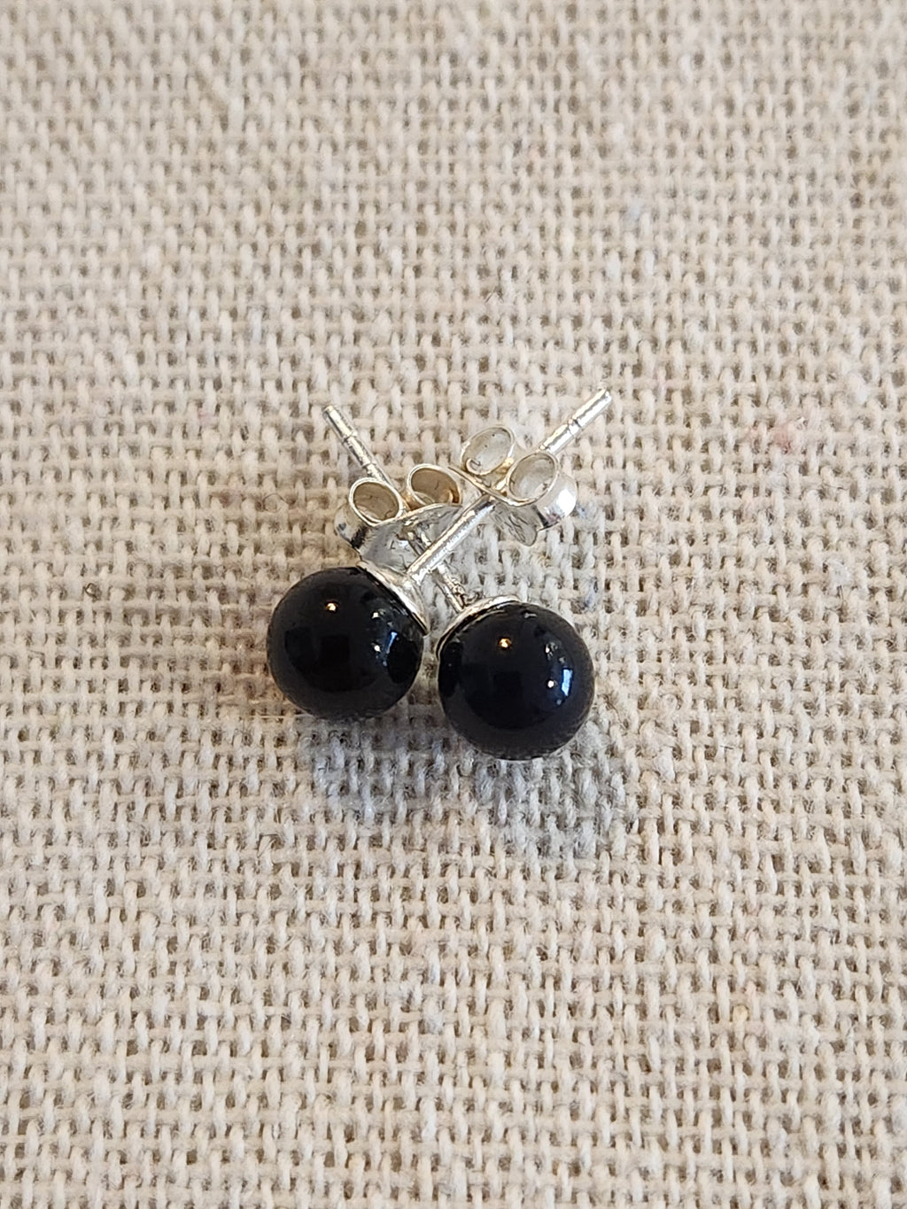 Pendientes de Perla Negra 6 mm en Plata Reciclada 925