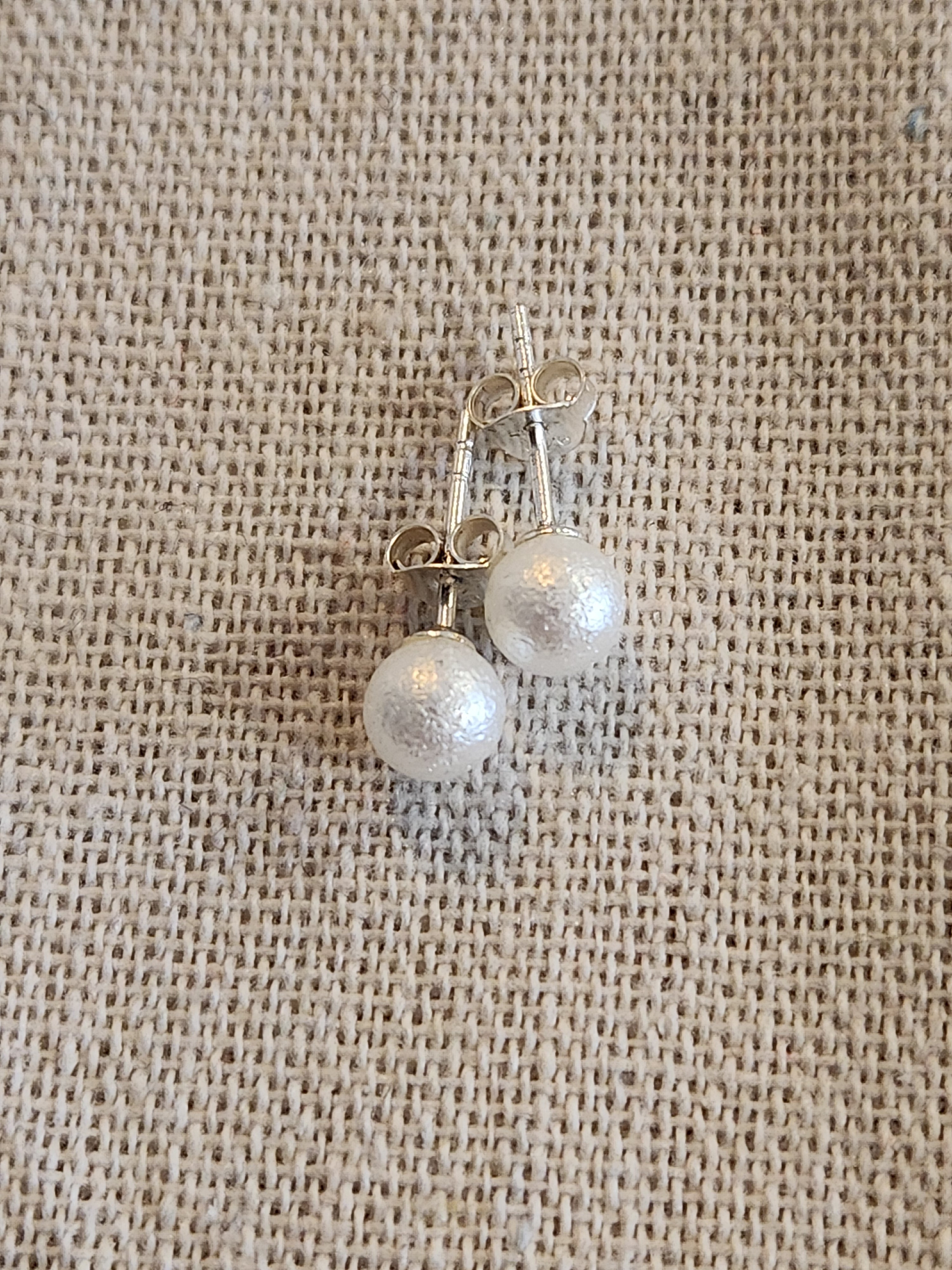 Pendientes de Perla Texturizada 6 mm en Plata Reciclada 925