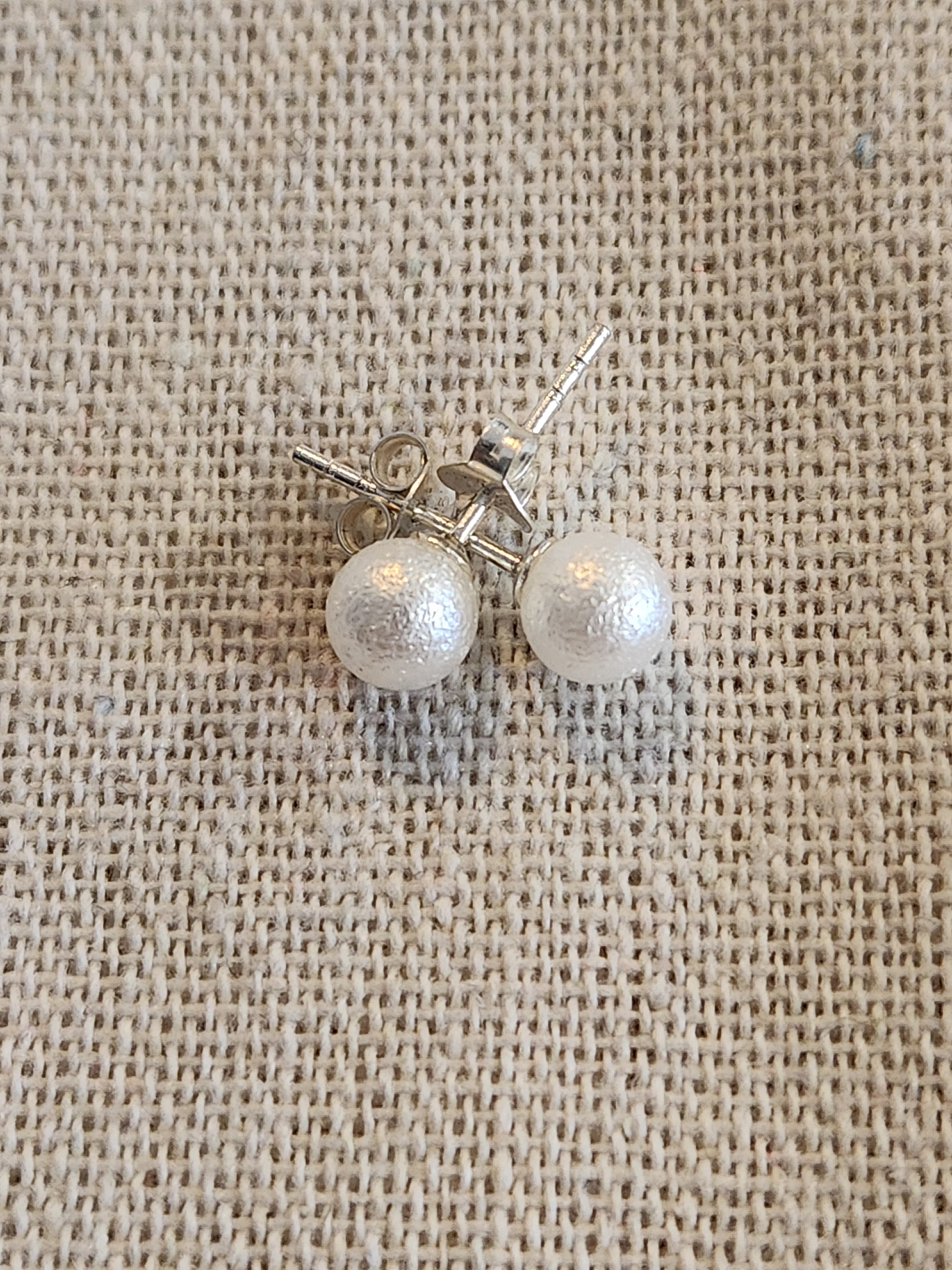 Pendientes de Perla Texturizada 6 mm en Plata Reciclada 925