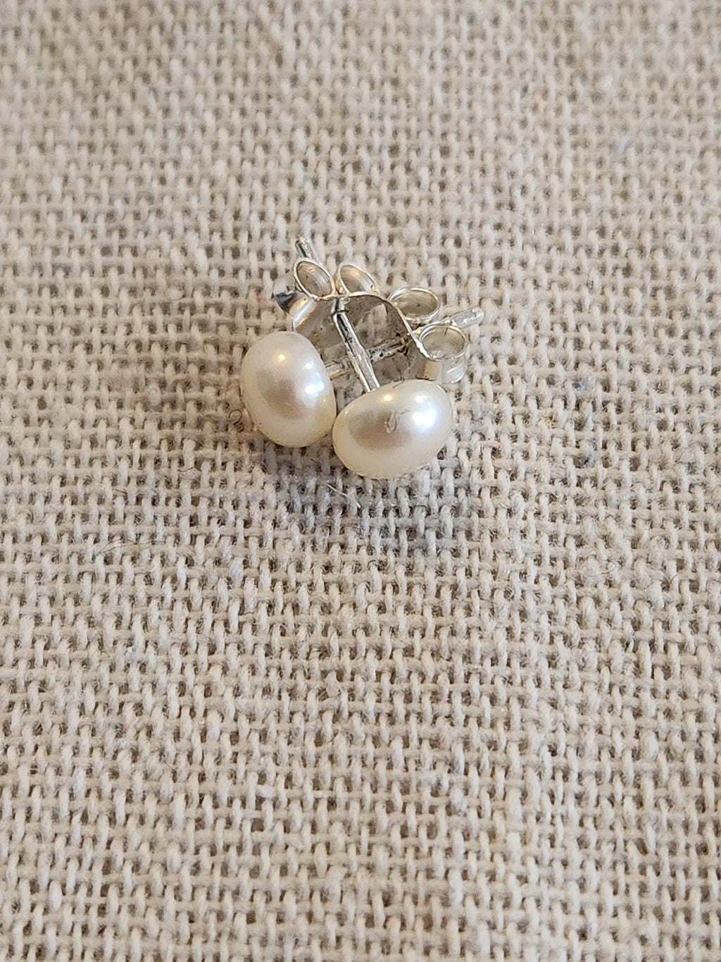Pendientes de Perla Button 6 mm en Plata Reciclada 925