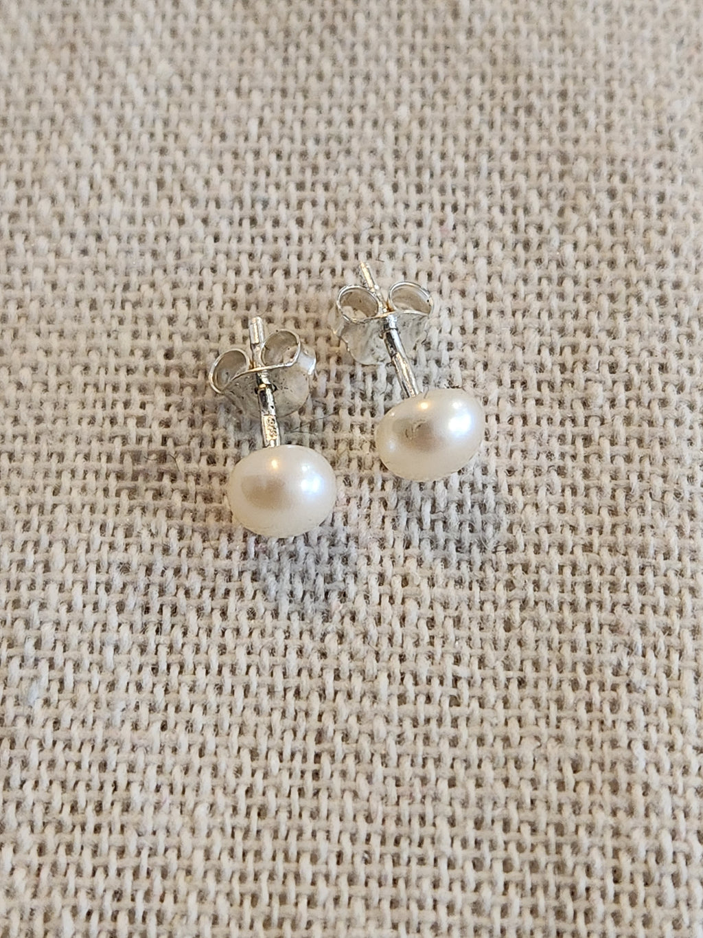 Pendientes de Perla Button 6 mm en Plata Reciclada 925