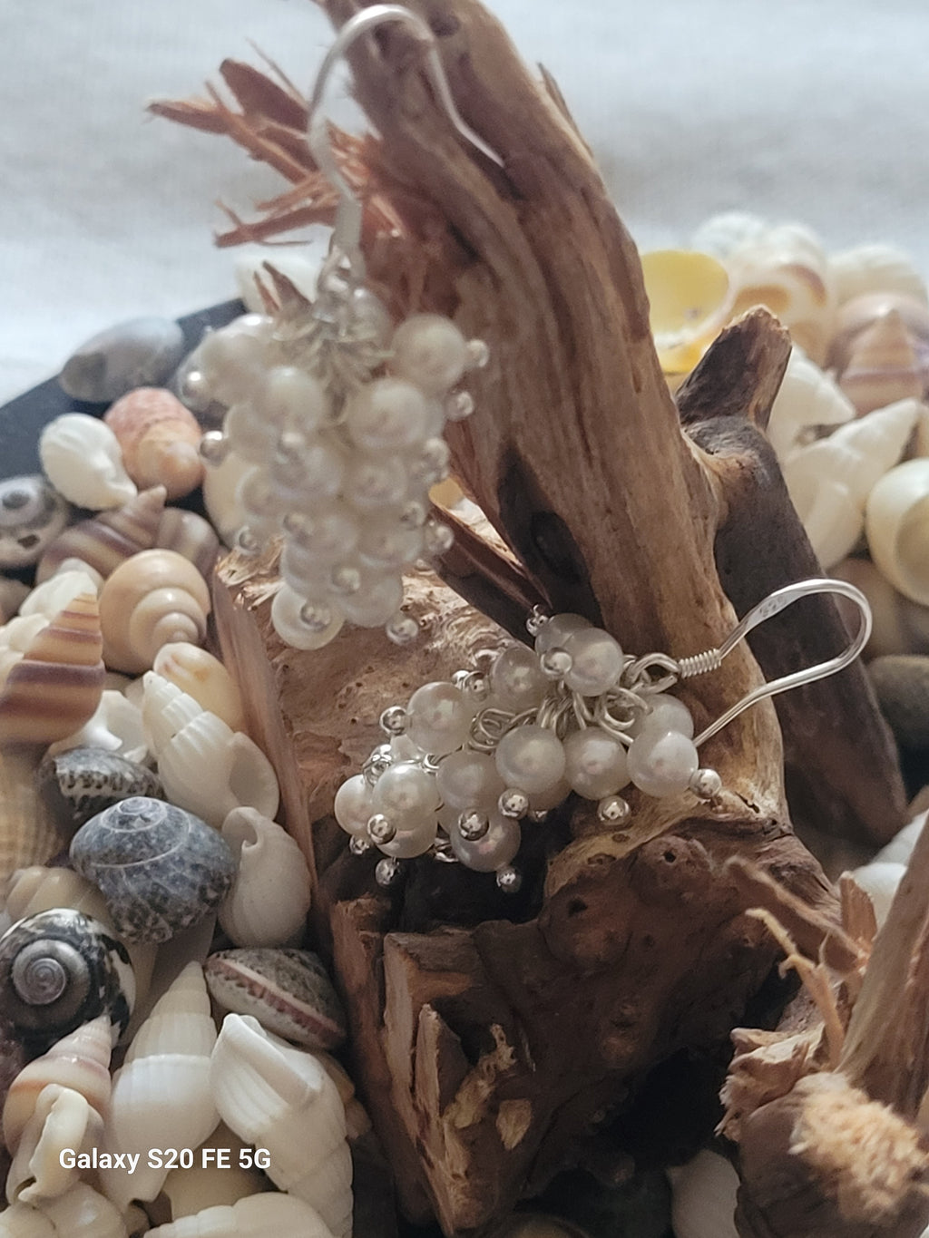 Pendientes racimo de perlas en plata reciclada – diseño artesanal