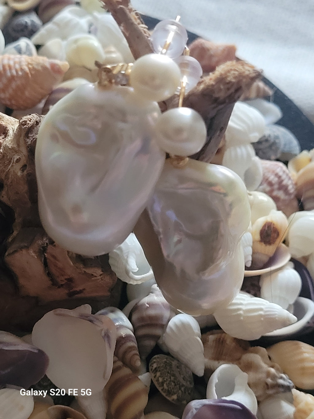 Pendientes cola de sirena con perlas barrocas y perla CZ en plata reciclada bañada en oro
