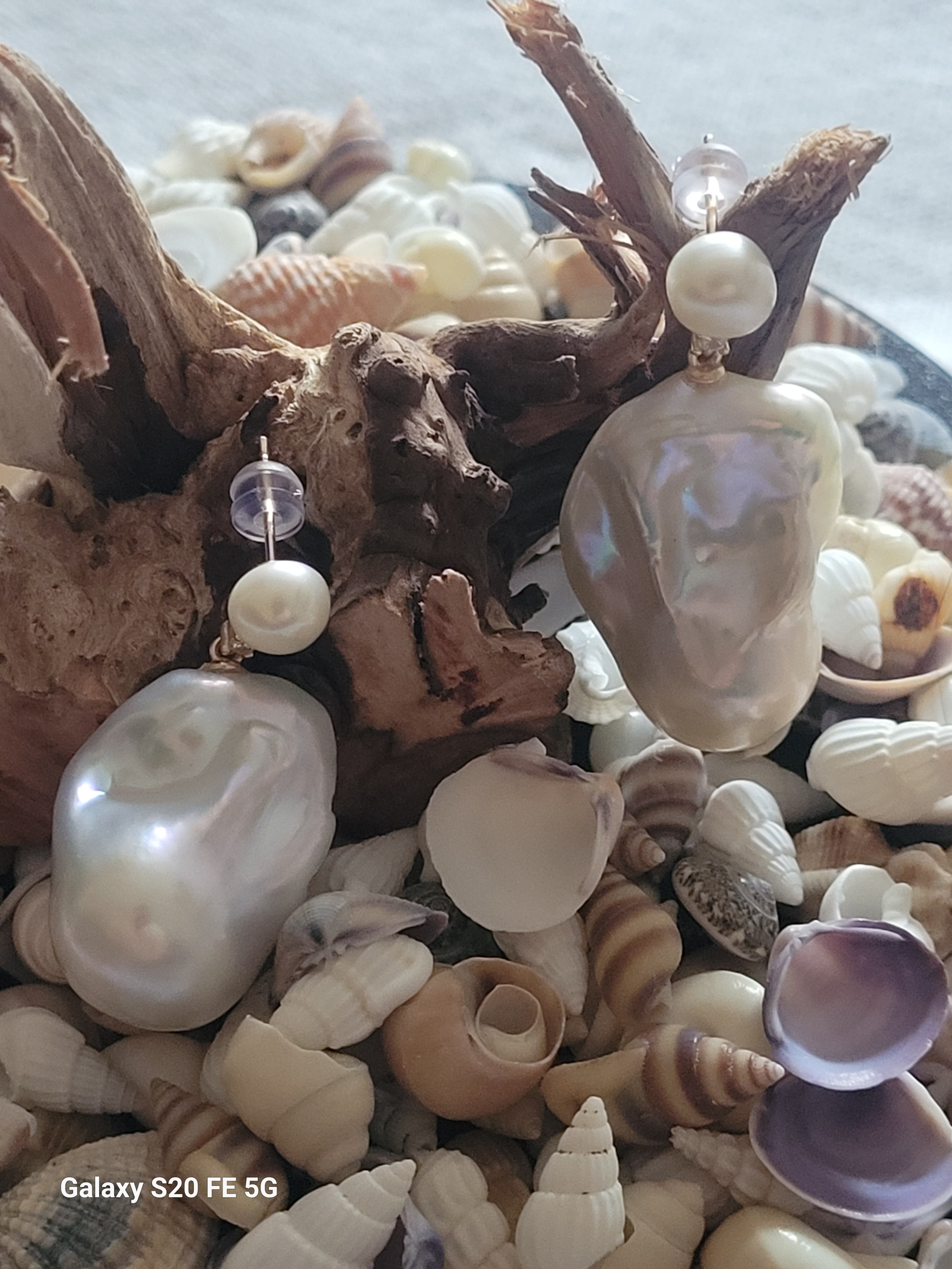 Pendientes cola de sirena con perlas barrocas y perla CZ en plata reciclada bañada en oro