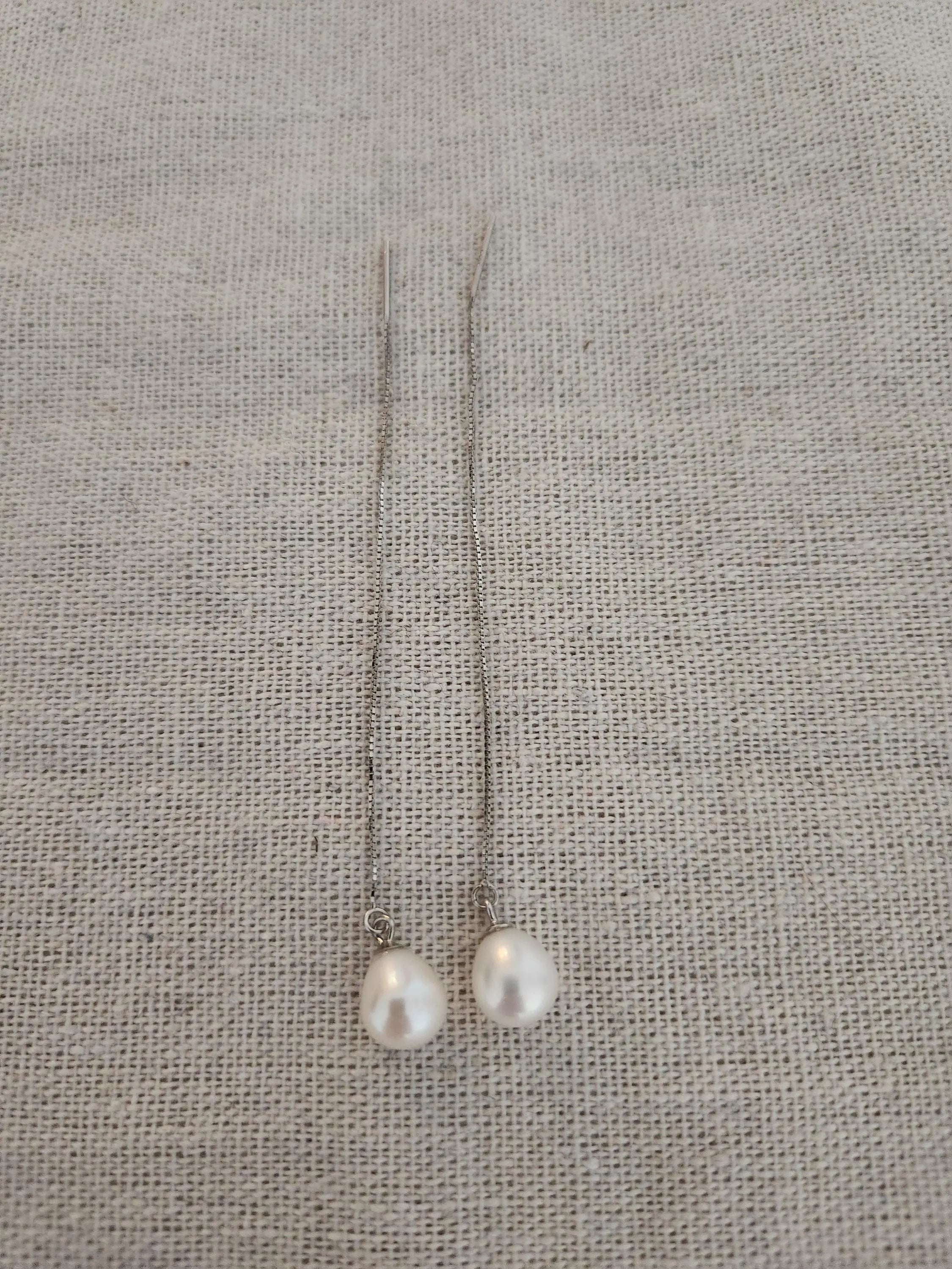 Pendientes threader de perla de agua dulce en plata reciclada