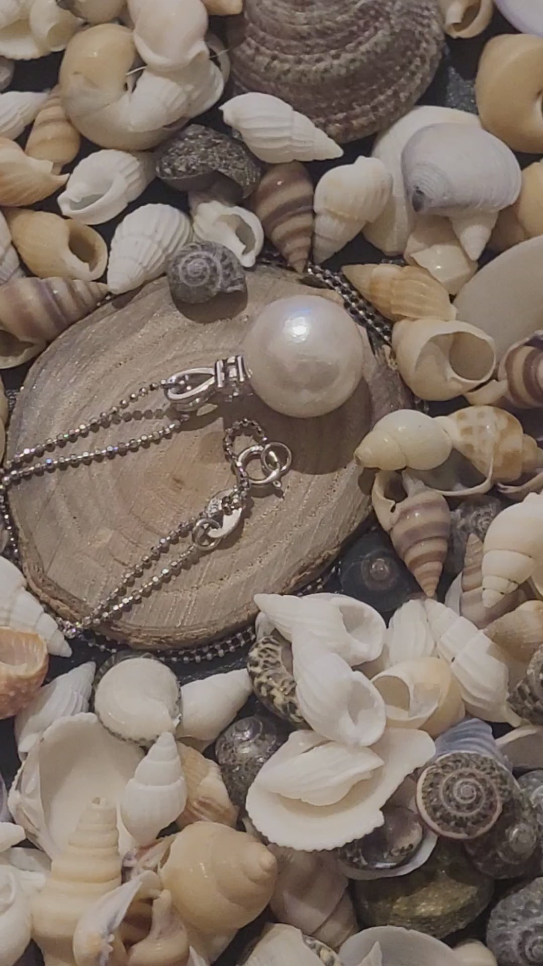 Colgante de perla 9 mm en plata reciclada – diseño minimalista