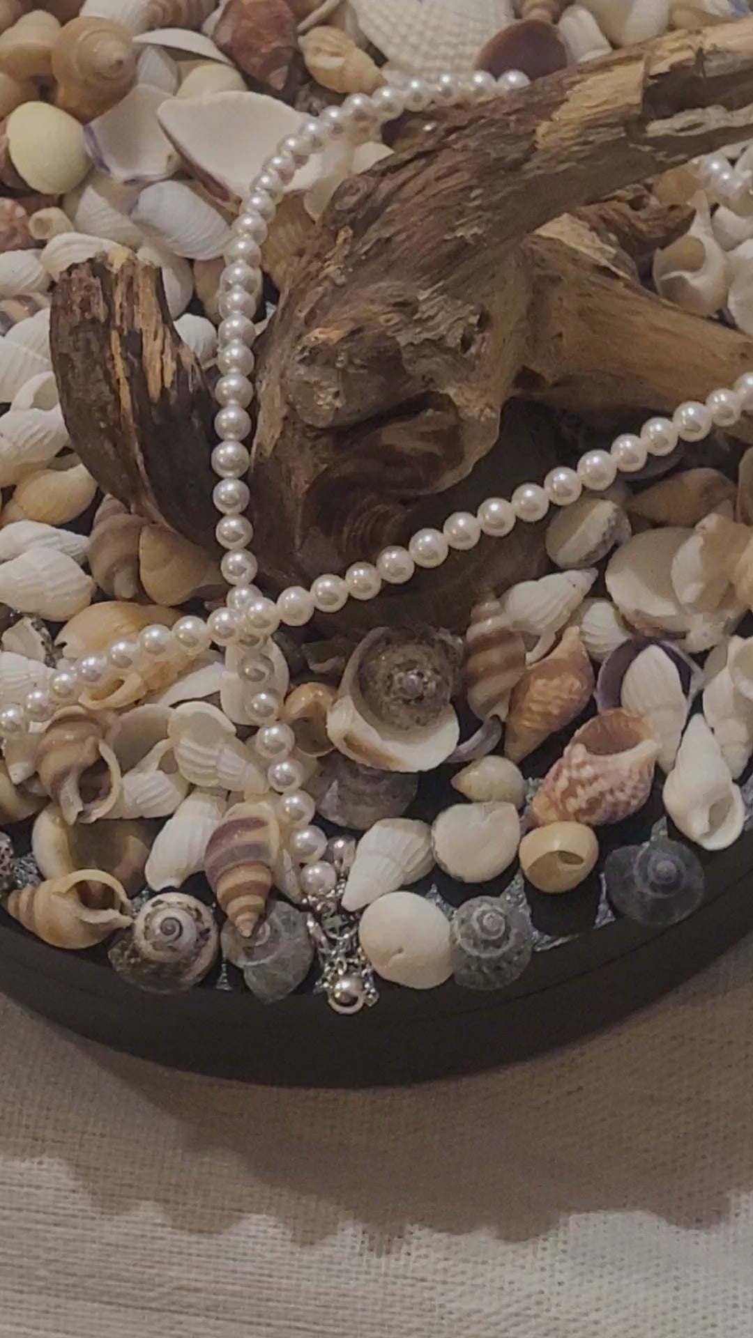 Collar clavicular de perlas 3 mm con plata reciclada y detalle de corazón