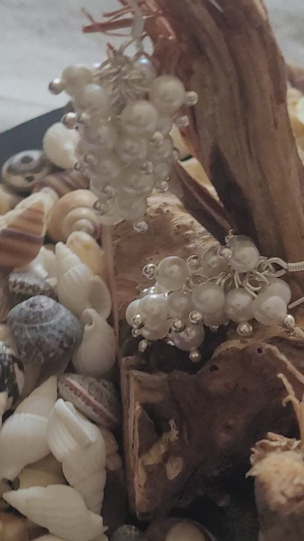 Pendientes racimo de perlas en plata reciclada – diseño artesanal